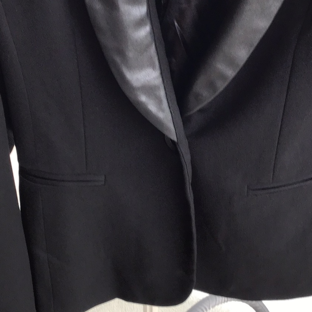 Blazer - Picture 3 of 8